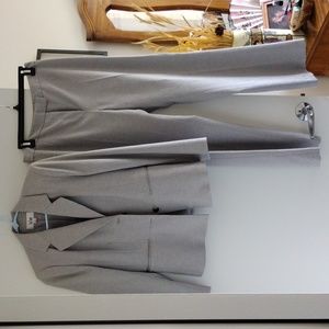 Le Suit women's jacket/pant suit set